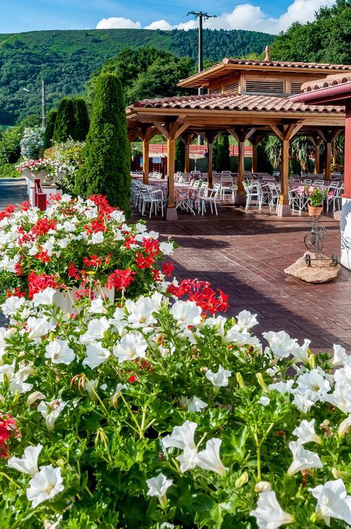 Hotel Restaurant Txistulari Itxassou Exterior foto